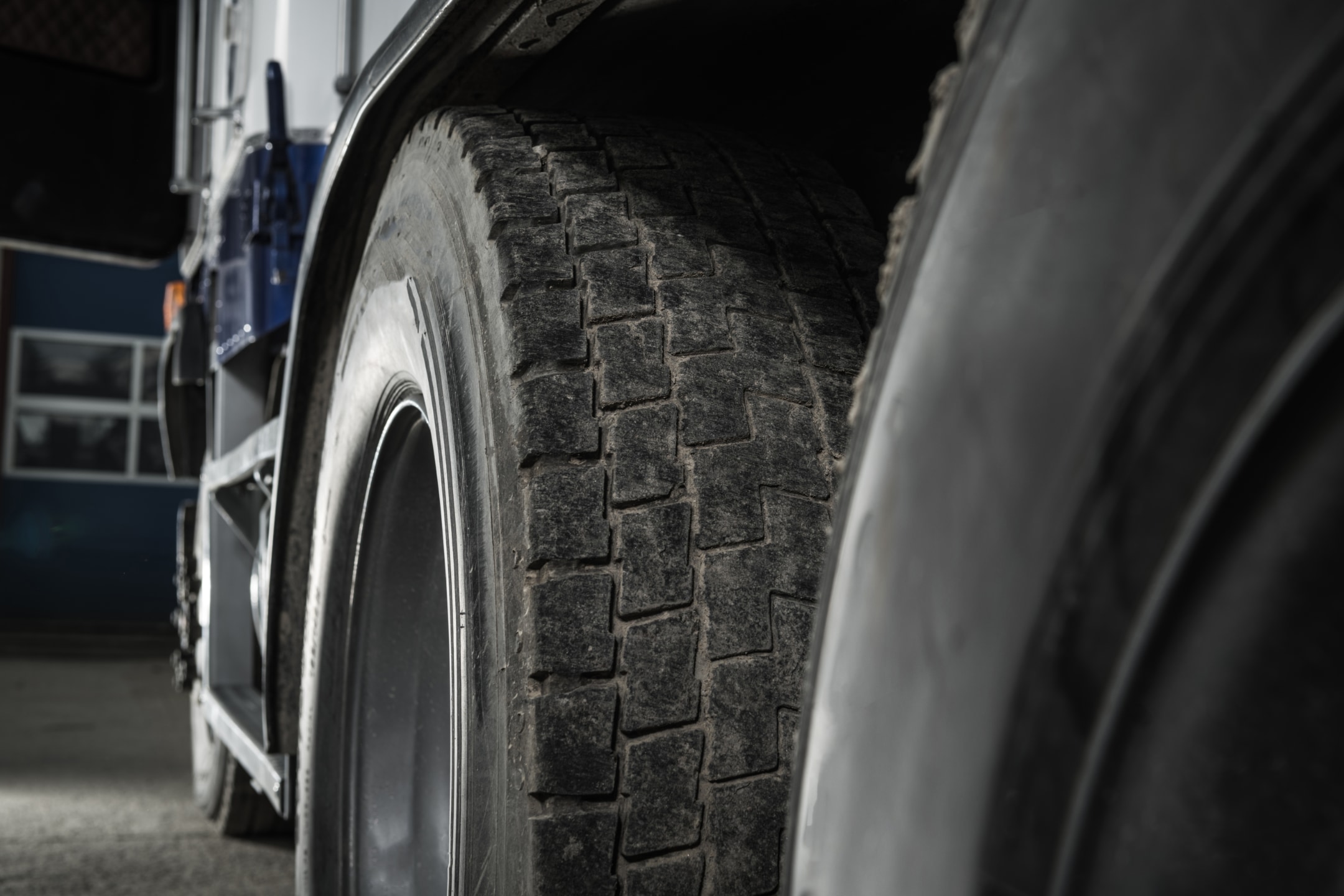 What Tire Wear on a Semi Truck Can Tell You: A Trucker’s Guide to Smarter Maintenance
